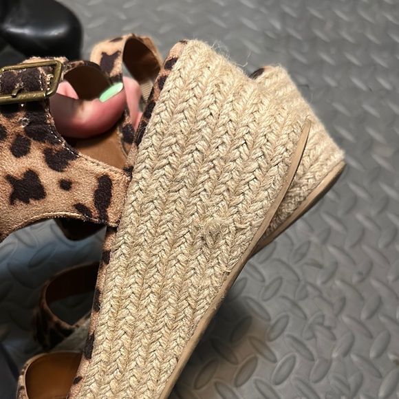 Leopard Print Women's Sandals - Picture 4 of 8